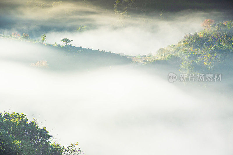 在Doi angkhang清迈自然景观风景秀丽的日出在泰国北部